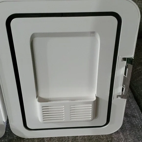 CONAIR: The Beauty Skin Care Fridge